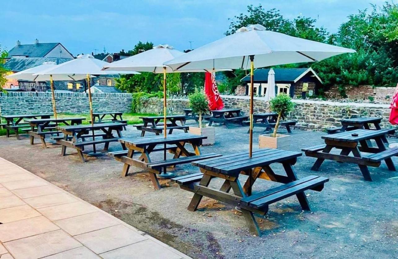 The Kings Head Hotel Abergavenny Ngoại thất bức ảnh