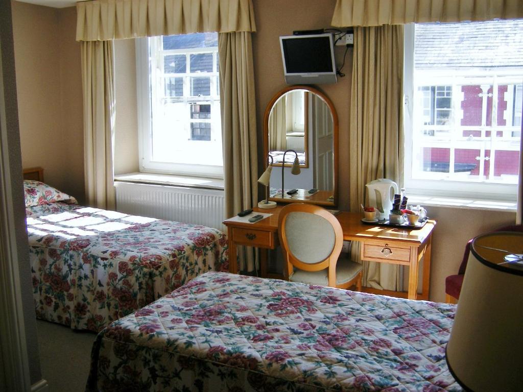 The Kings Head Hotel Abergavenny Phòng bức ảnh
