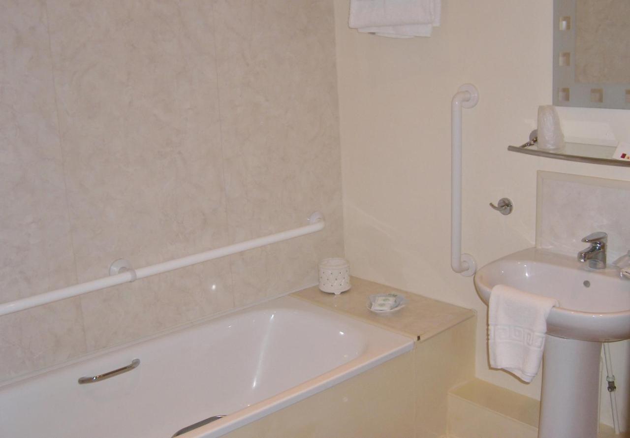 The Kings Head Hotel Abergavenny Ngoại thất bức ảnh
